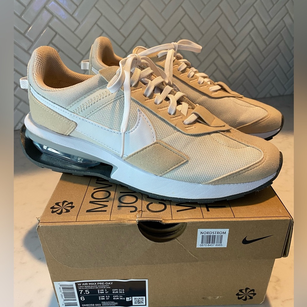 Womens Nike Air Max.